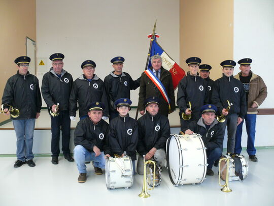 Les membres de l'association la JOYEUSE...